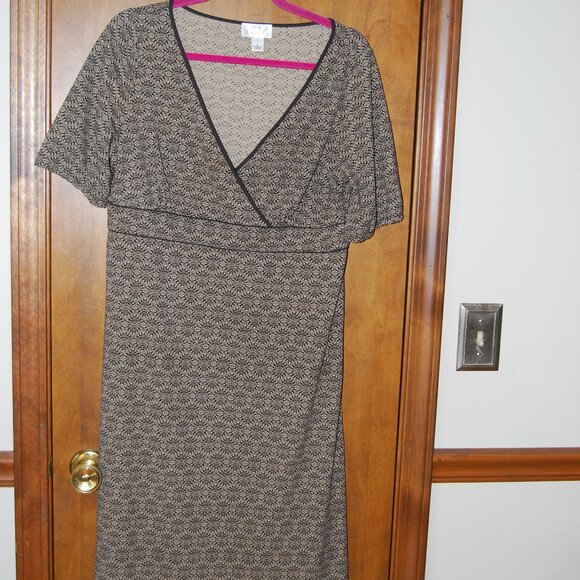 LOFT Womens Brown Dress Pullover V Neck Short Sleeve Size 12. Nice Details - Picture 1 of 8